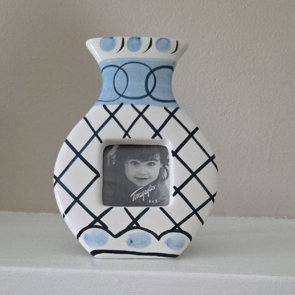 Terragrfics Ceramic Photo Frame In The Shape Of A Vase